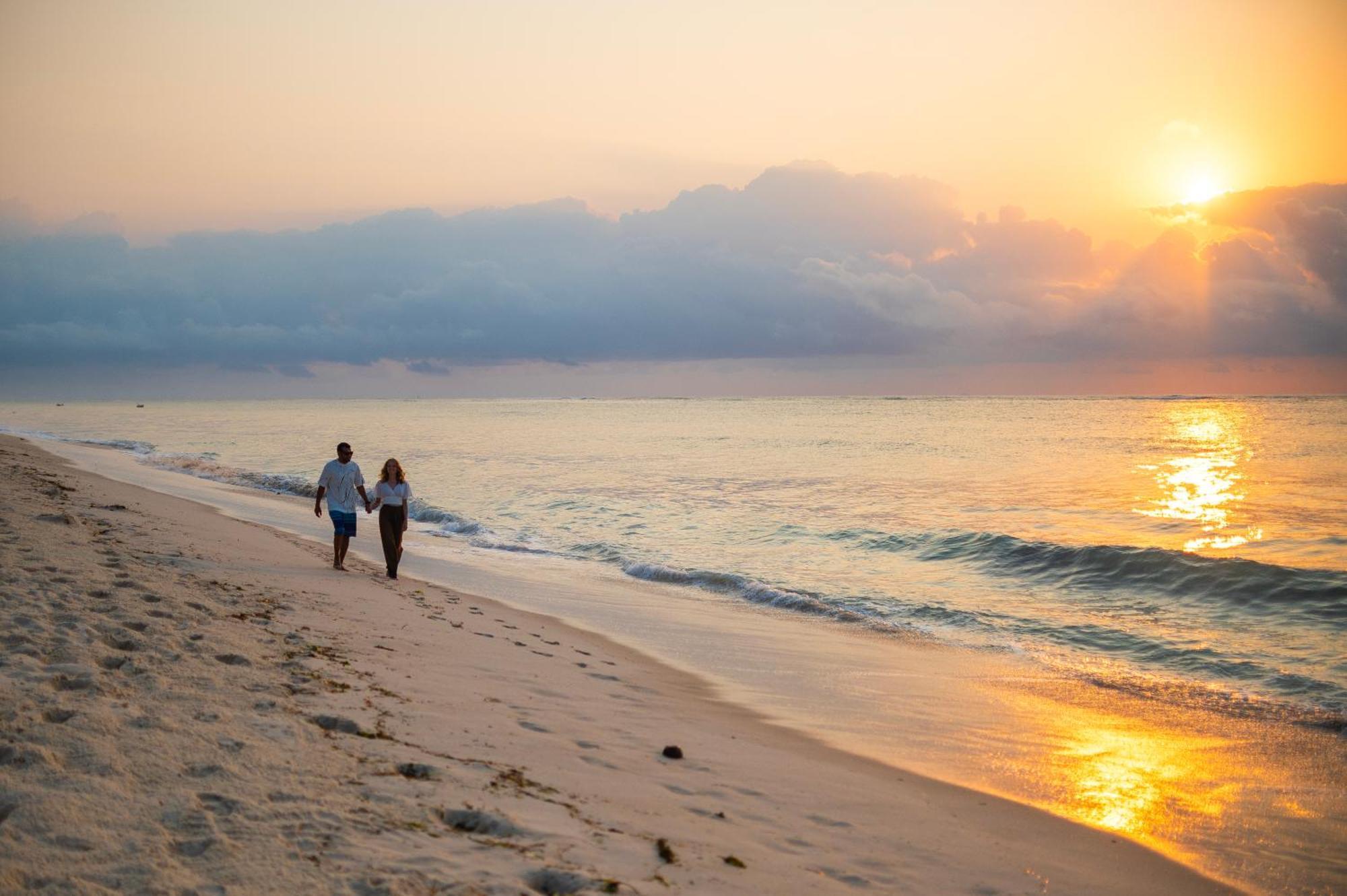 Diamonds Leisure Beach & Golf Resort Diani Beach Esterno foto Sunset at the beach