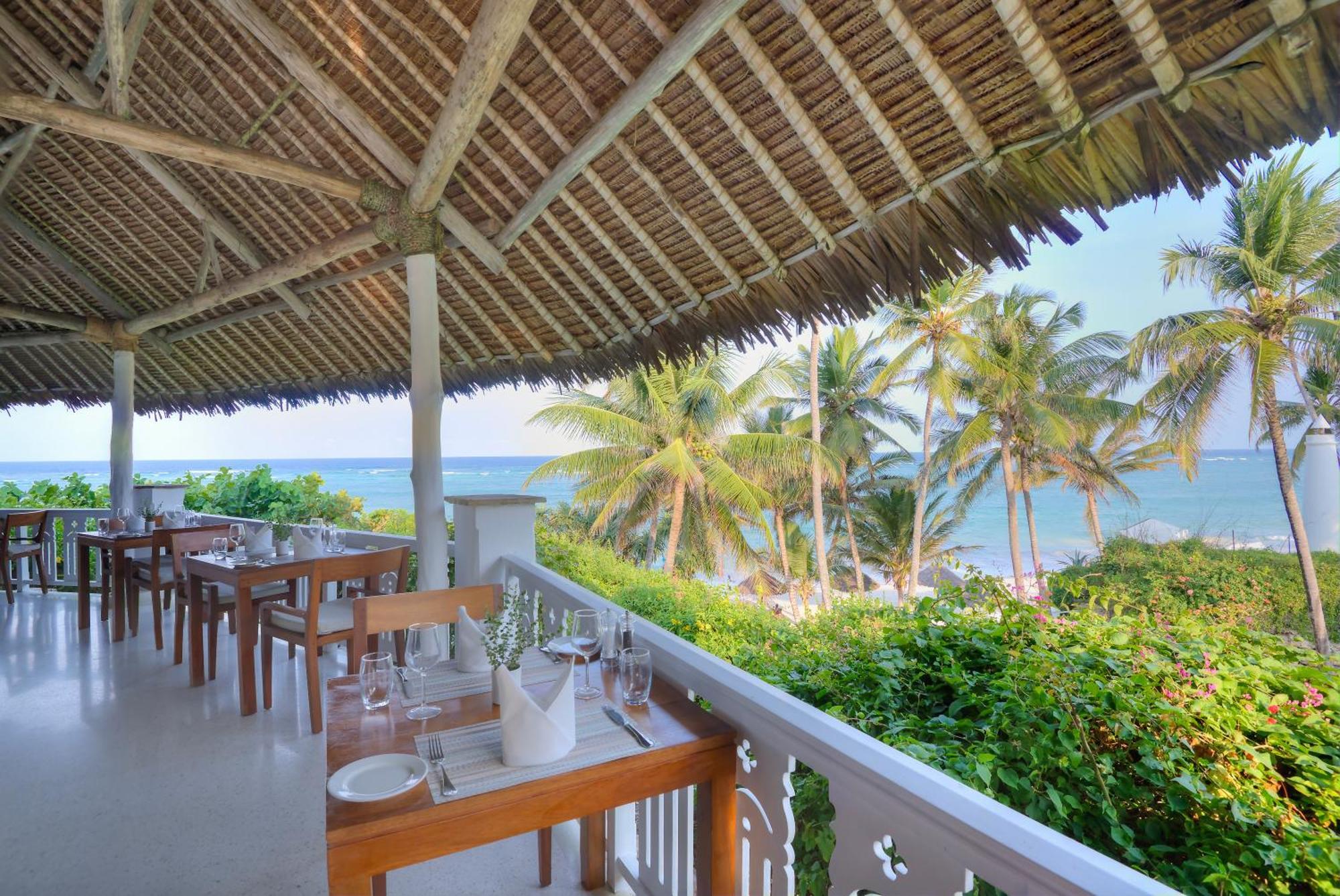 Diamonds Leisure Beach & Golf Resort Diani Beach Esterno foto The Deck Restaurant